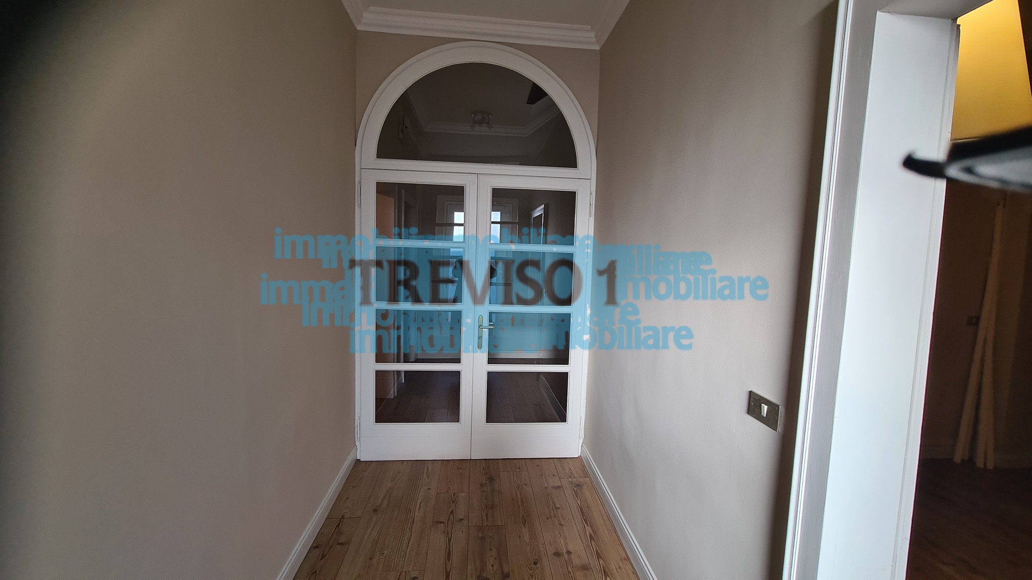 Villa singola ristrutturata ad uso ufficio